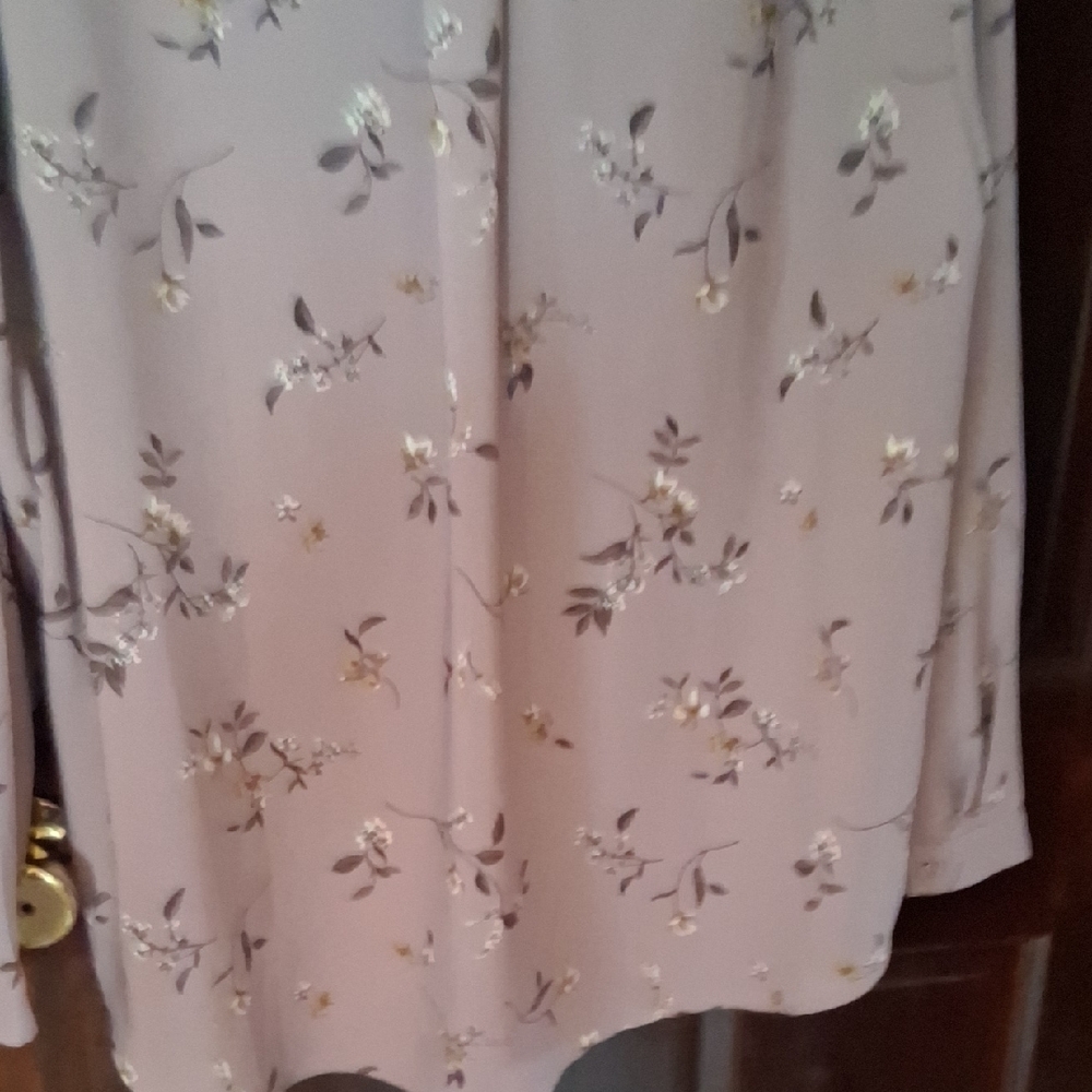 Hilary Radley Mauve Floral V-Neck Blouse - Picture 6 of 6